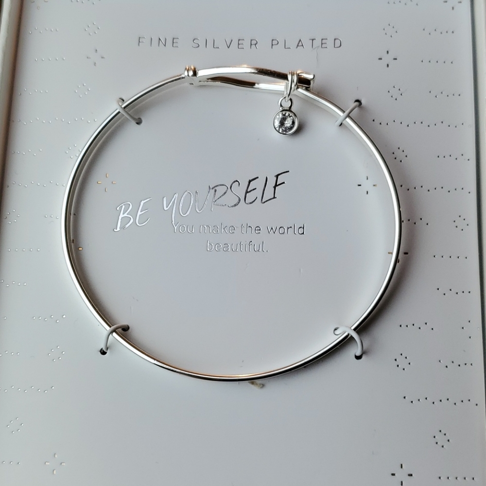 Bracelet fine silver plated.